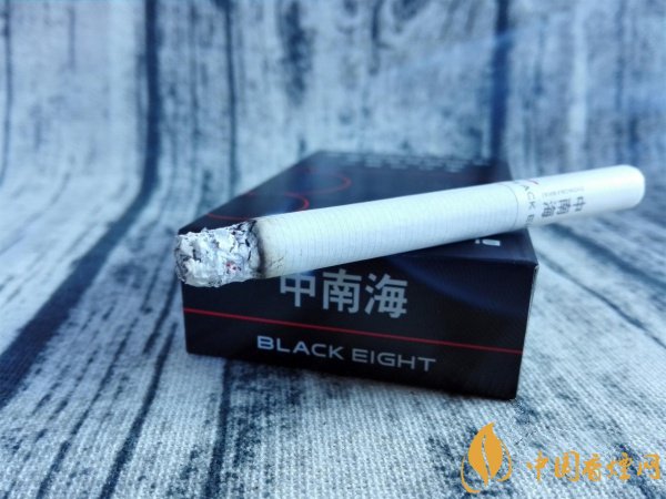 初品中南海典8香烟香烟醇润雅致