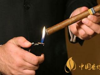 雪茄怎么抽才正确 雪茄的正确吐吸法介绍