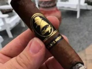 大卫杜夫丘吉尔系列The Late Hour黑夜雪茄品鉴